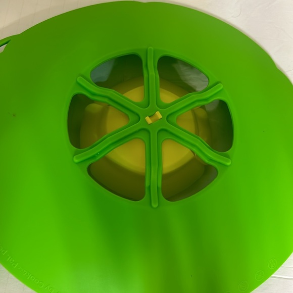 Kochblume TWO Silicone Bowl Pot Lid Covers Spill Stopper Cooking Tool Flower - Picture 4 of 5